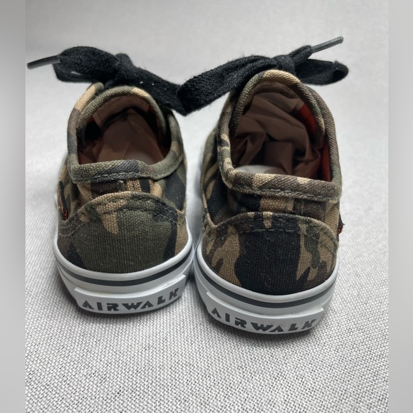 Airwalk Camo Sneakers | Size 6 - Picture 5 of 8